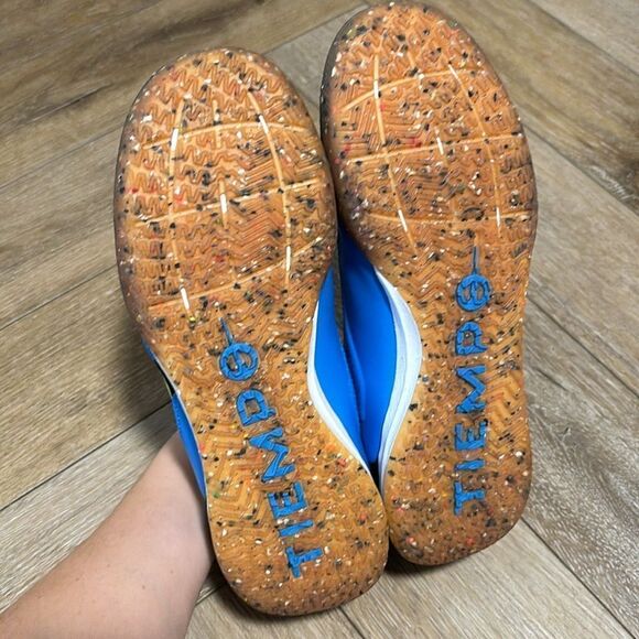 Nike Tiempo Indoor Soccer Shoes - Picture 2 of 8